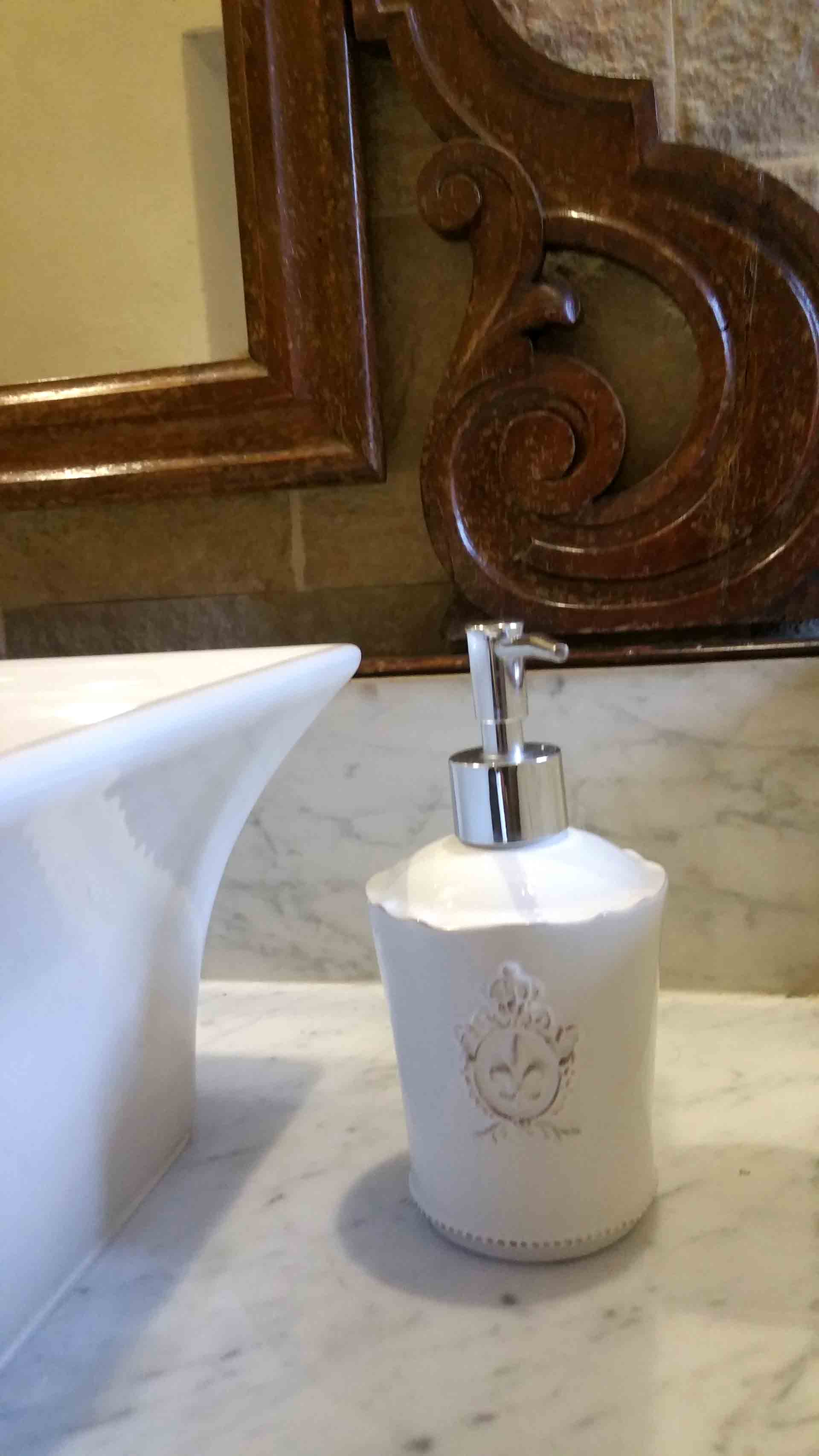 Bagno camera vintage sapone liquido B&B & meditation center Zorba il Buddha Passerano Marmorito Asti