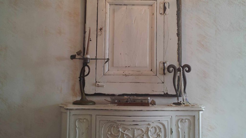 Camera Shabby particolare consolle B&B & Cento di meditazione Zorba Il Buddha Passerano Marmorito Asti