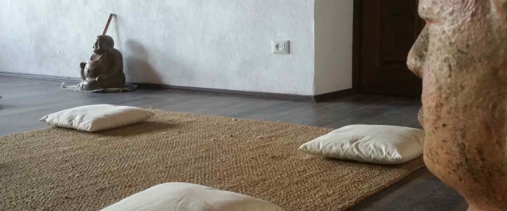 Sala meditazione giornata relax B&B & Meditation Center Zorba il Buddha Passerano Marmorito Asti