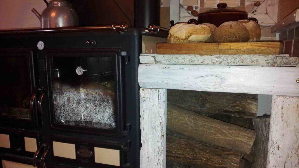 Pane fatto in casa con grano antico e segala B&B Centro Di Meditazione Zorba Il Buddha (AT)