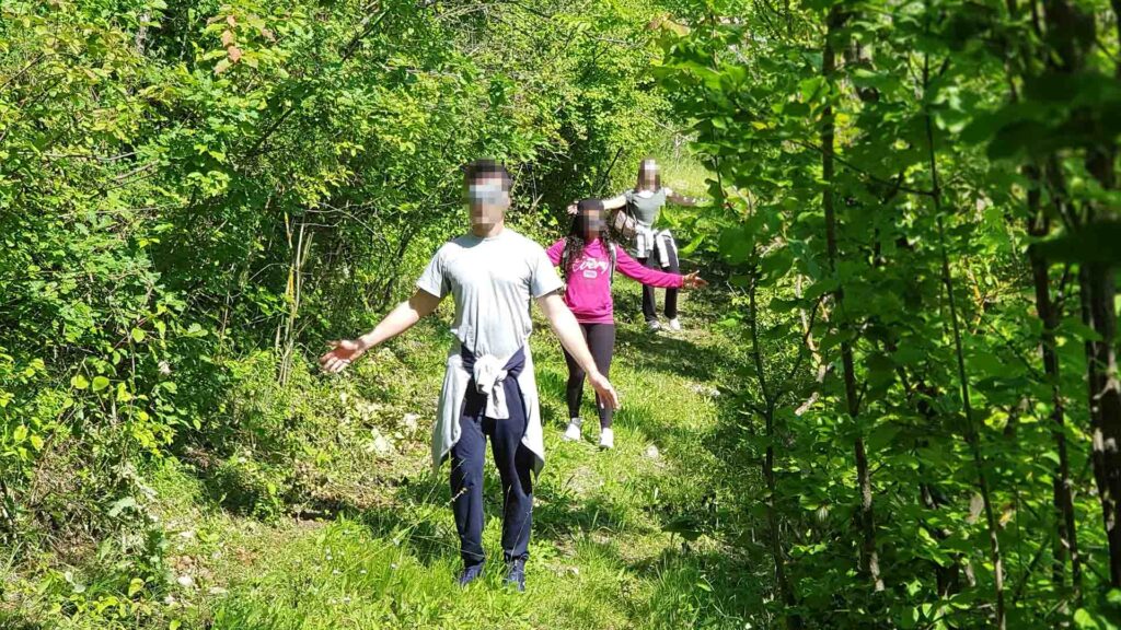 Camminata della fiducia centro di meditazione Zorba il Buddha 