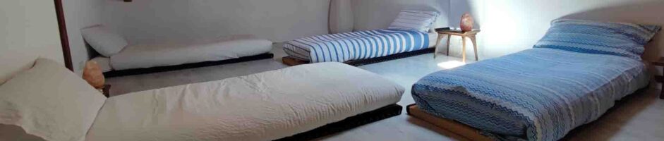 Alloggio 900: camera letto matrimoniale + lettino e soggiorno con angolo cottura divano letto matrimoniale